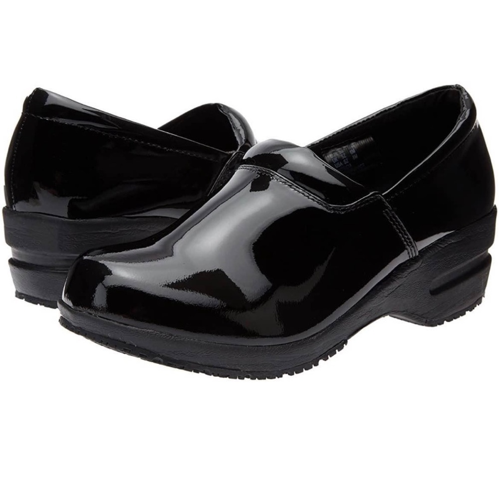 Cherokee nursing shoes
